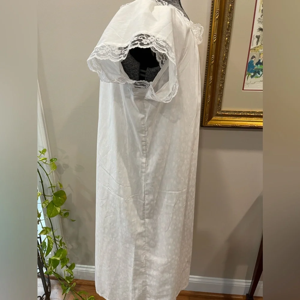 Carriage court 2 piece nightgown‎ robe set ladies size 12/14 70s girly Vintage